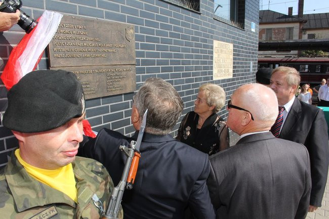 Zbrodnia na dworcu upamiętniona (zdjęcia)