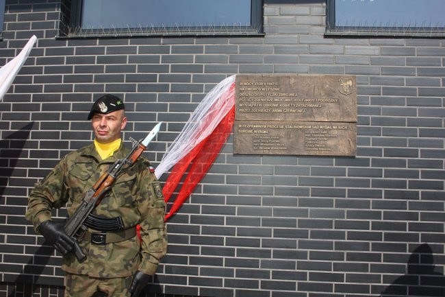 Zbrodnia na dworcu upamiętniona (zdjęcia)