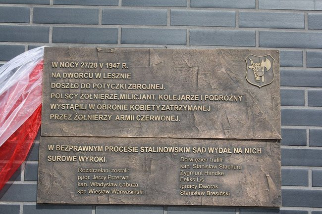 Zbrodnia na dworcu upamiętniona (zdjęcia)