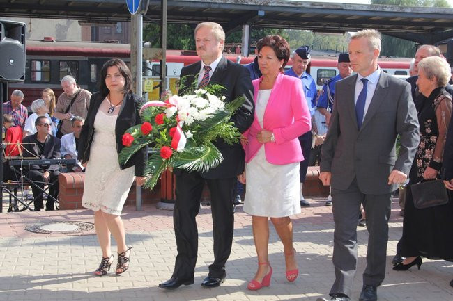 Zbrodnia na dworcu upamiętniona (zdjęcia)