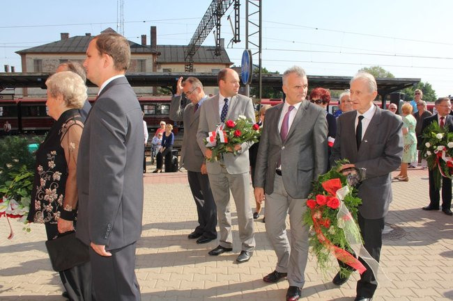 Zbrodnia na dworcu upamiętniona (zdjęcia)