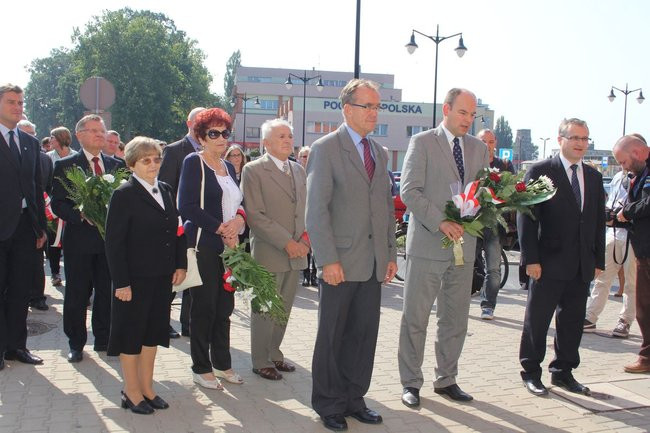 Zbrodnia na dworcu upamiętniona (zdjęcia)
