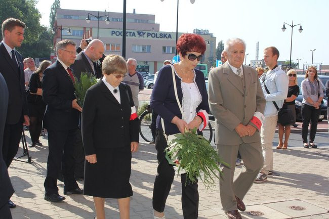 Zbrodnia na dworcu upamiętniona (zdjęcia)