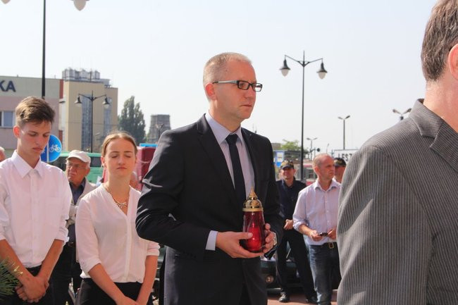 Zbrodnia na dworcu upamiętniona (zdjęcia)