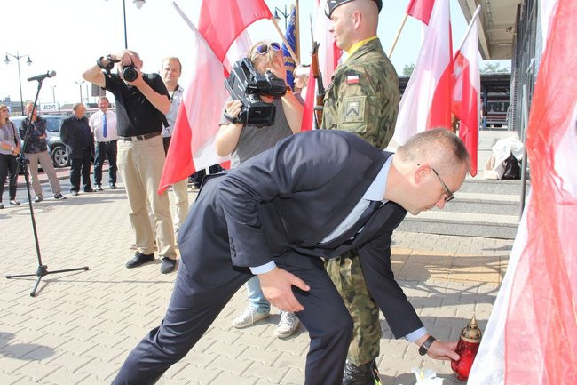 Zbrodnia na dworcu upamiętniona (zdjęcia)