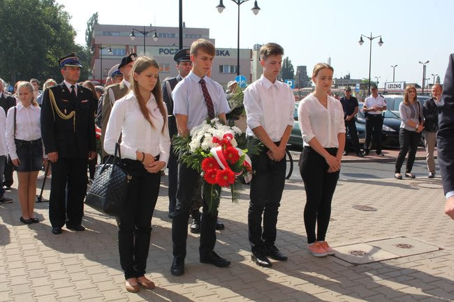 Zbrodnia na dworcu upamiętniona (zdjęcia)