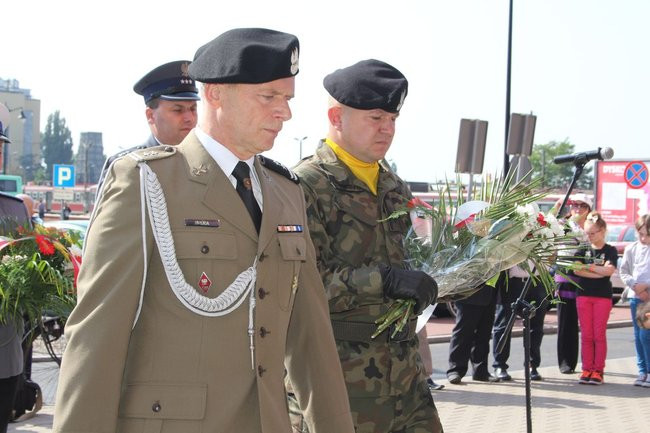 Zbrodnia na dworcu upamiętniona (zdjęcia)