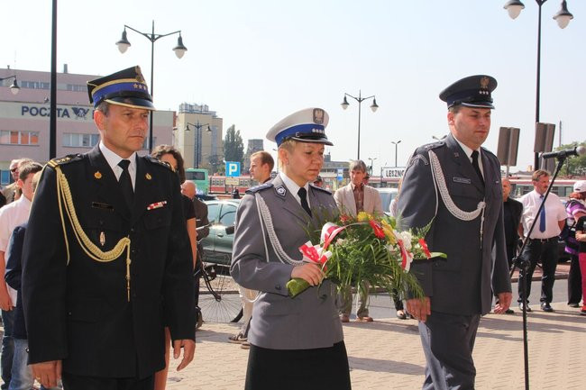 Zbrodnia na dworcu upamiętniona (zdjęcia)