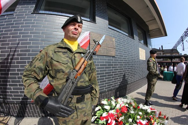 Zbrodnia na dworcu upamiętniona (zdjęcia)