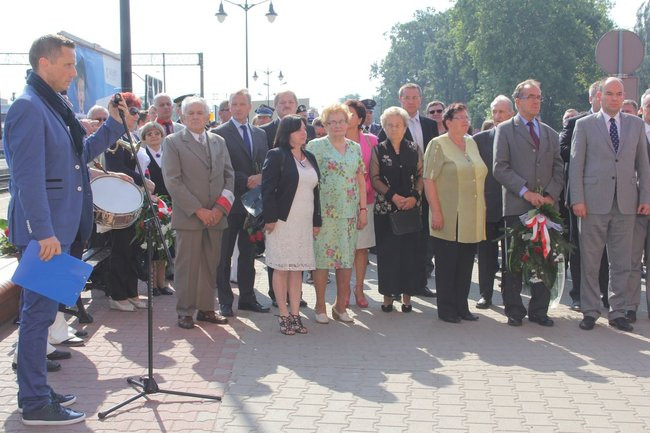 Zbrodnia na dworcu upamiętniona (zdjęcia)