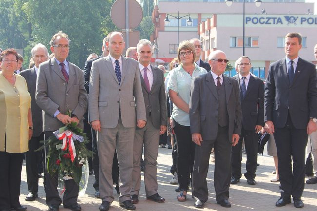 Zbrodnia na dworcu upamiętniona (zdjęcia)