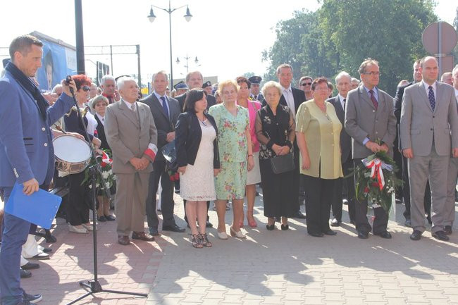 Zbrodnia na dworcu upamiętniona (zdjęcia)