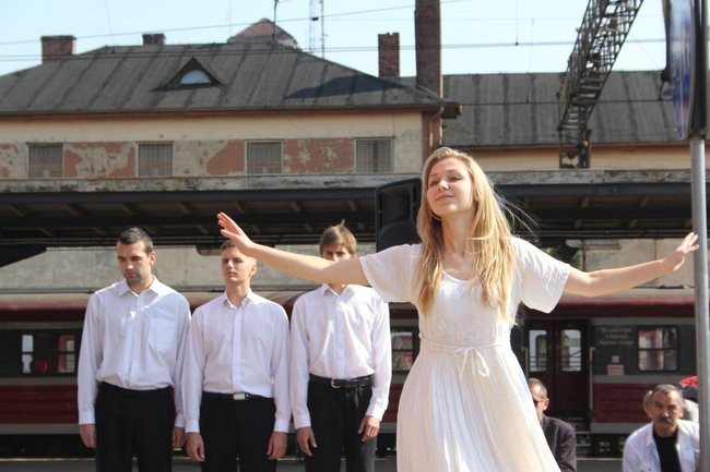 Zbrodnia na dworcu upamiętniona (zdjęcia)