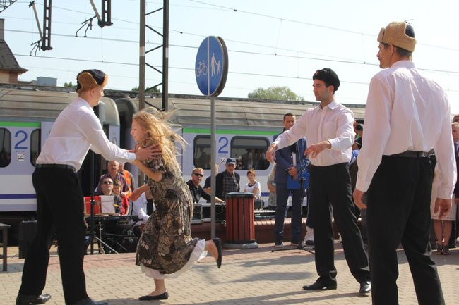 Zbrodnia na dworcu upamiętniona (zdjęcia)