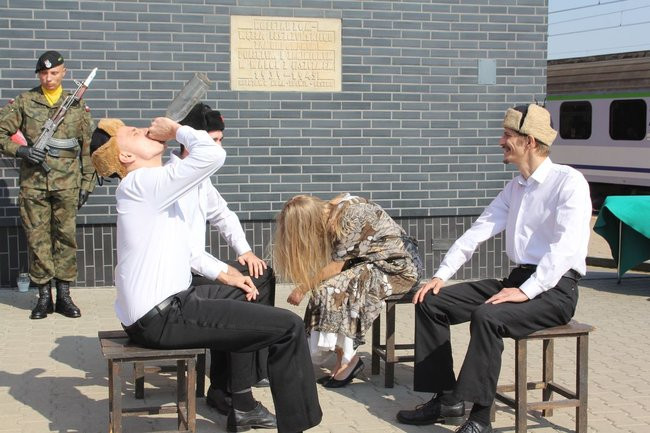 Zbrodnia na dworcu upamiętniona (zdjęcia)