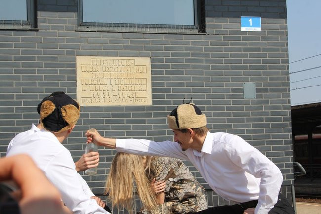 Zbrodnia na dworcu upamiętniona (zdjęcia)