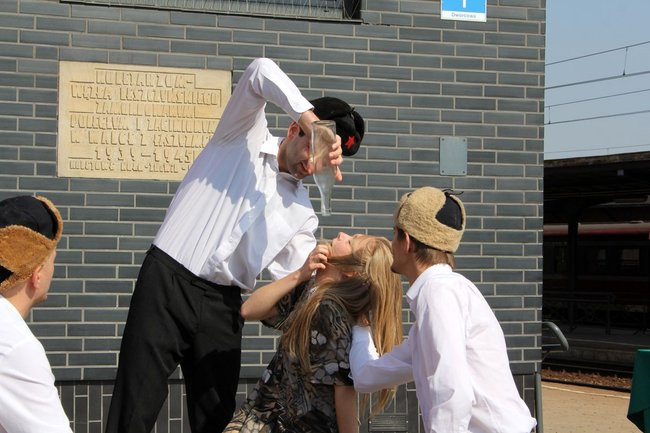 Zbrodnia na dworcu upamiętniona (zdjęcia)