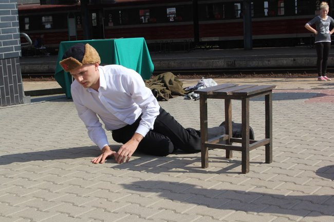 Zbrodnia na dworcu upamiętniona (zdjęcia)