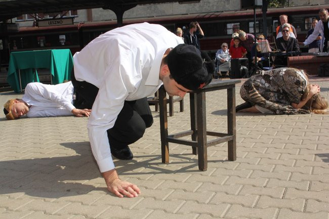 Zbrodnia na dworcu upamiętniona (zdjęcia)