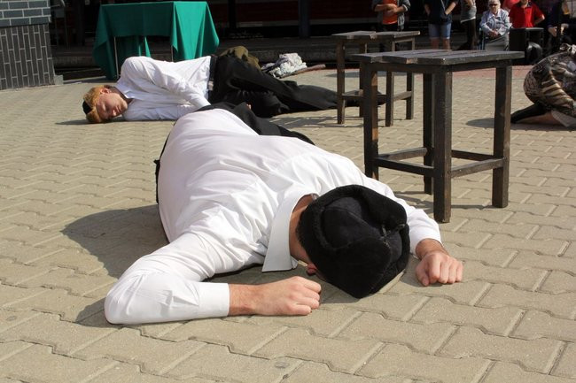 Zbrodnia na dworcu upamiętniona (zdjęcia)