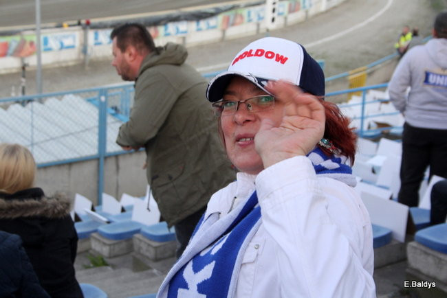 Kibice siedzieli na schodach (dużo zdjęć)