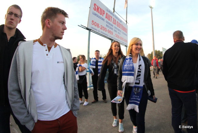 Kibice siedzieli na schodach (dużo zdjęć)