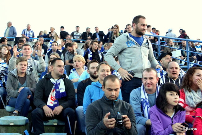 Kibice siedzieli na schodach (dużo zdjęć)