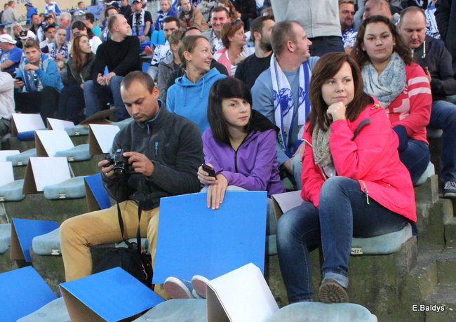 Kibice siedzieli na schodach (dużo zdjęć)