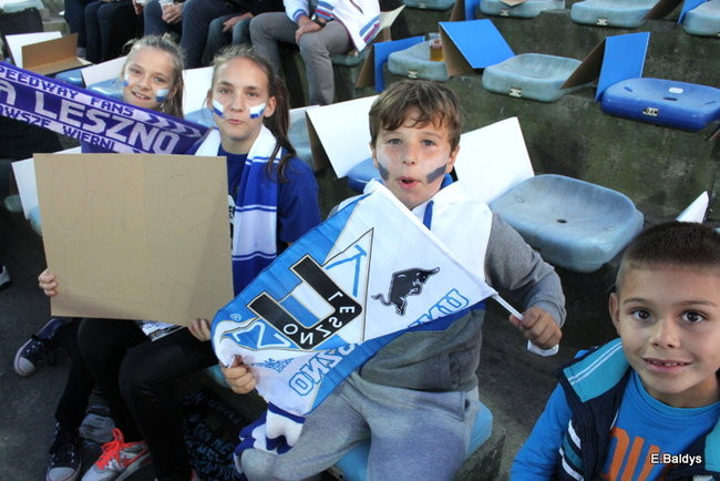 Kibice siedzieli na schodach (dużo zdjęć)