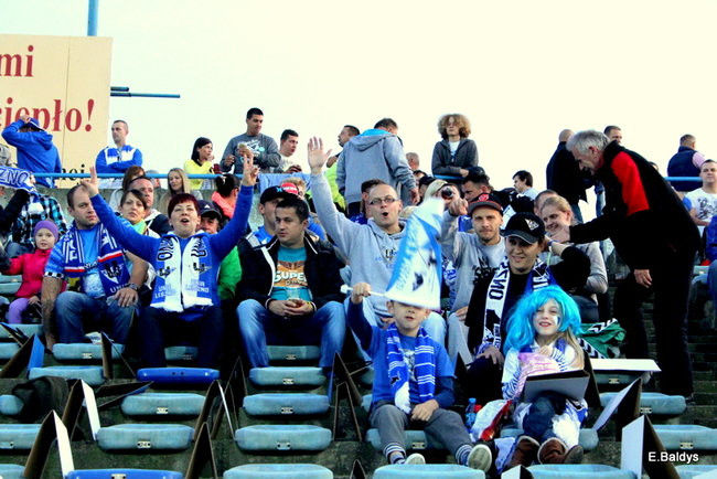 Kibice siedzieli na schodach (dużo zdjęć)