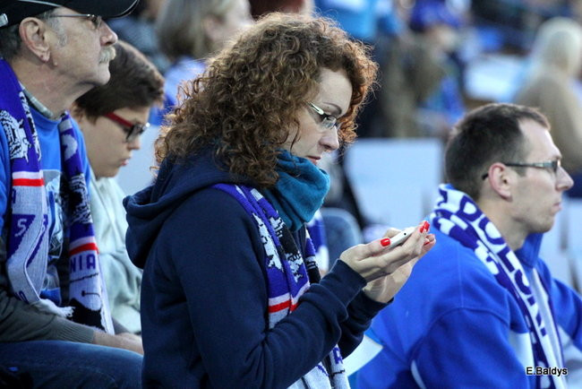 Kibice siedzieli na schodach (dużo zdjęć)