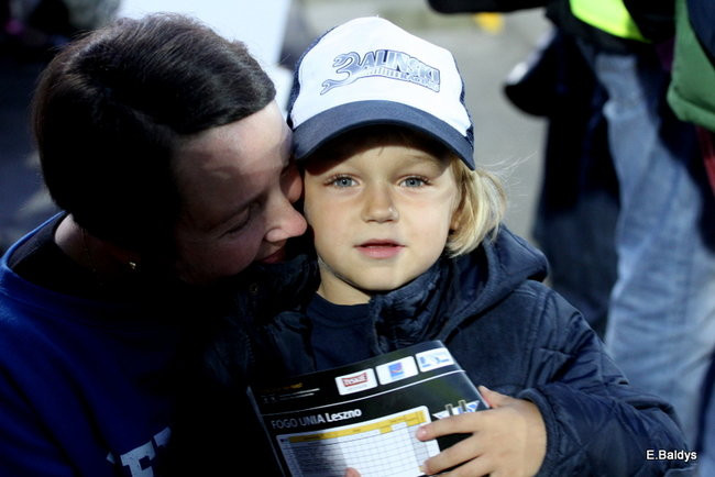 Kibice siedzieli na schodach (dużo zdjęć)