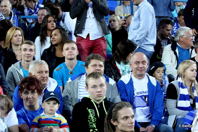 Kibice siedzieli na schodach (dużo zdjęć)