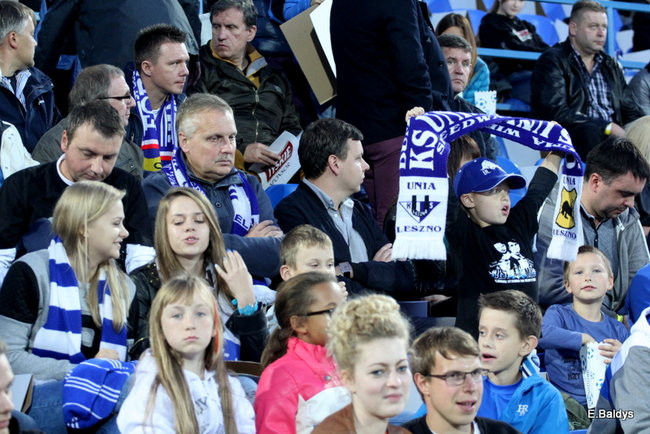Kibice siedzieli na schodach (dużo zdjęć)