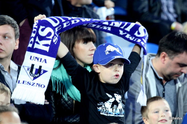 Kibice siedzieli na schodach (dużo zdjęć)