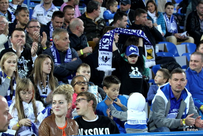 Kibice siedzieli na schodach (dużo zdjęć)