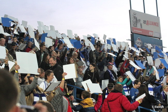 Kibice siedzieli na schodach (dużo zdjęć)