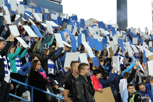 Kibice siedzieli na schodach (dużo zdjęć)