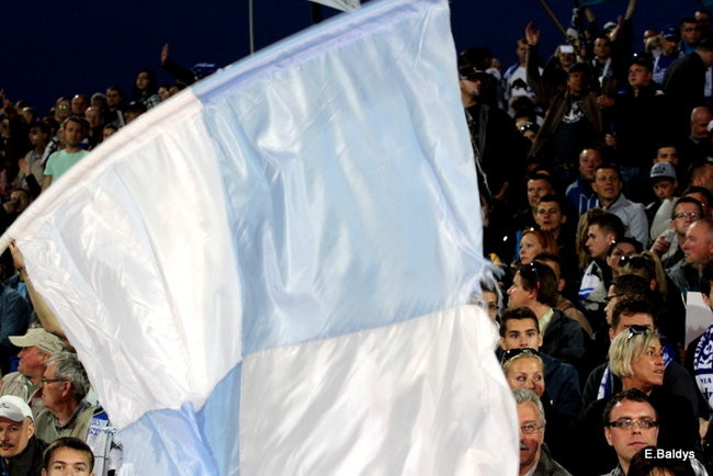 Kibice siedzieli na schodach (dużo zdjęć)