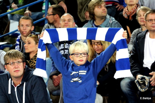 Kibice siedzieli na schodach (dużo zdjęć)