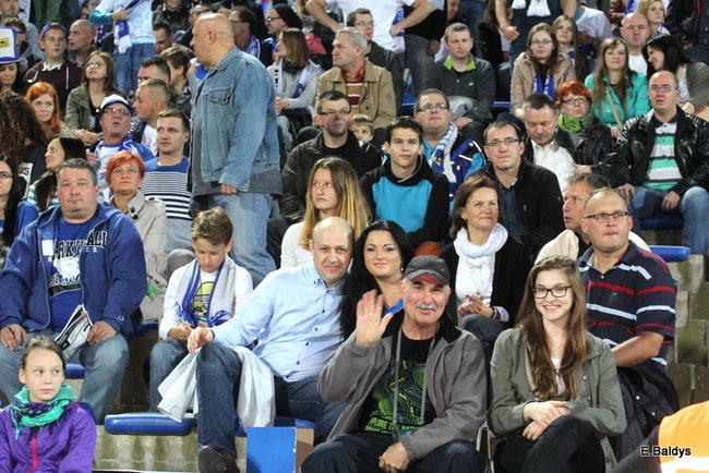 Kibice siedzieli na schodach (dużo zdjęć)