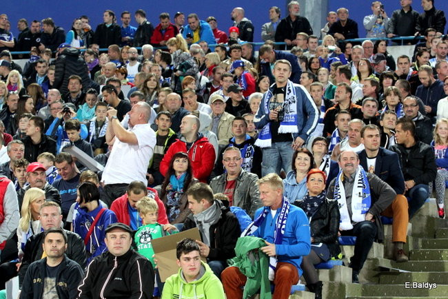 Kibice siedzieli na schodach (dużo zdjęć)