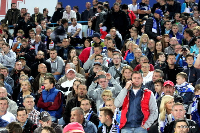 Kibice siedzieli na schodach (dużo zdjęć)