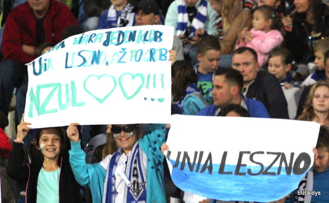 Kibice siedzieli na schodach (dużo zdjęć)