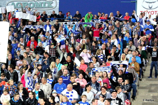 Kibice siedzieli na schodach (dużo zdjęć)