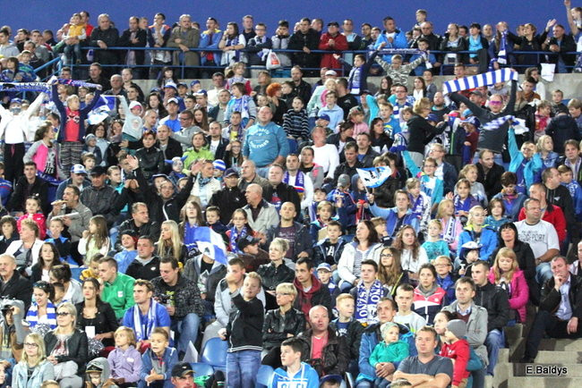 Kibice siedzieli na schodach (dużo zdjęć)