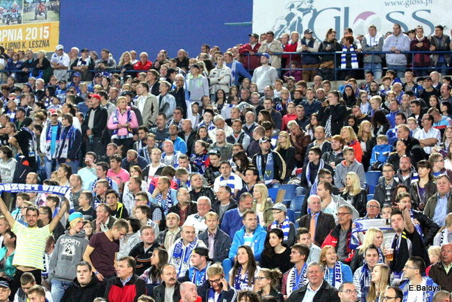 Kibice siedzieli na schodach (dużo zdjęć)