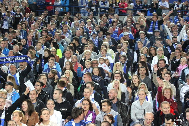 Kibice siedzieli na schodach (dużo zdjęć)