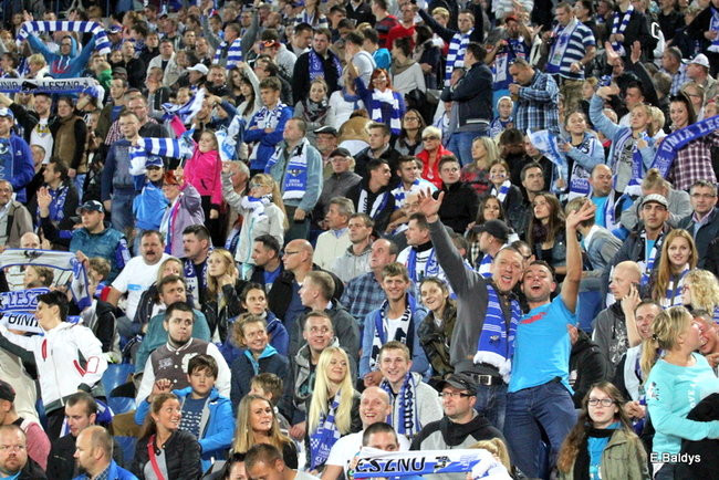 Kibice siedzieli na schodach (dużo zdjęć)