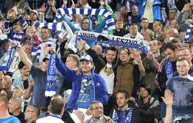 Kibice siedzieli na schodach (dużo zdjęć)